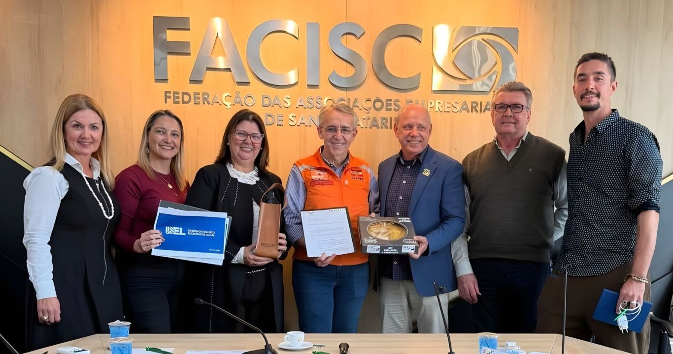 Secretaria de Proteção e Defesa Civil • Reunião com o secretário Mário Hildebrandt, na sede da FACISC.