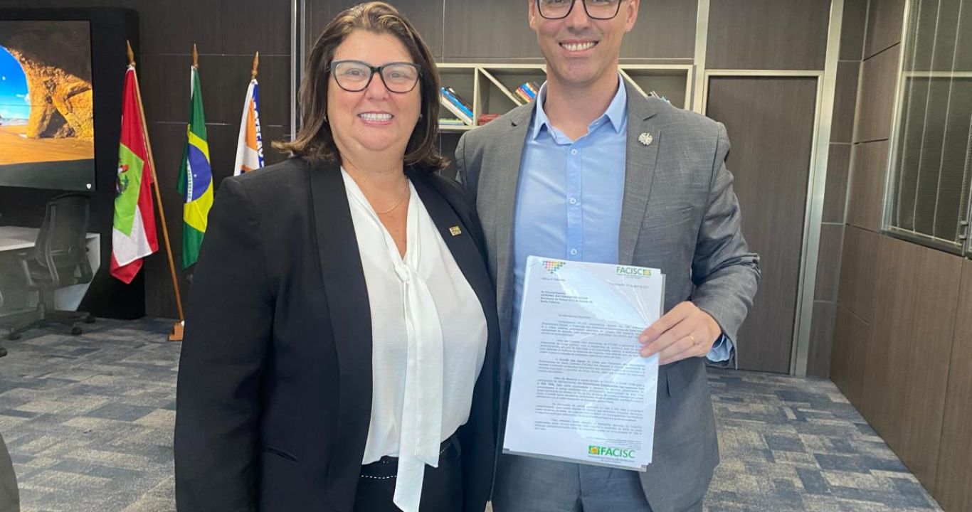 Reunião com o então secretário de Proteção e Defesa Civil, Cel. Fabiano de Souza, para tratar de ações preventivas.