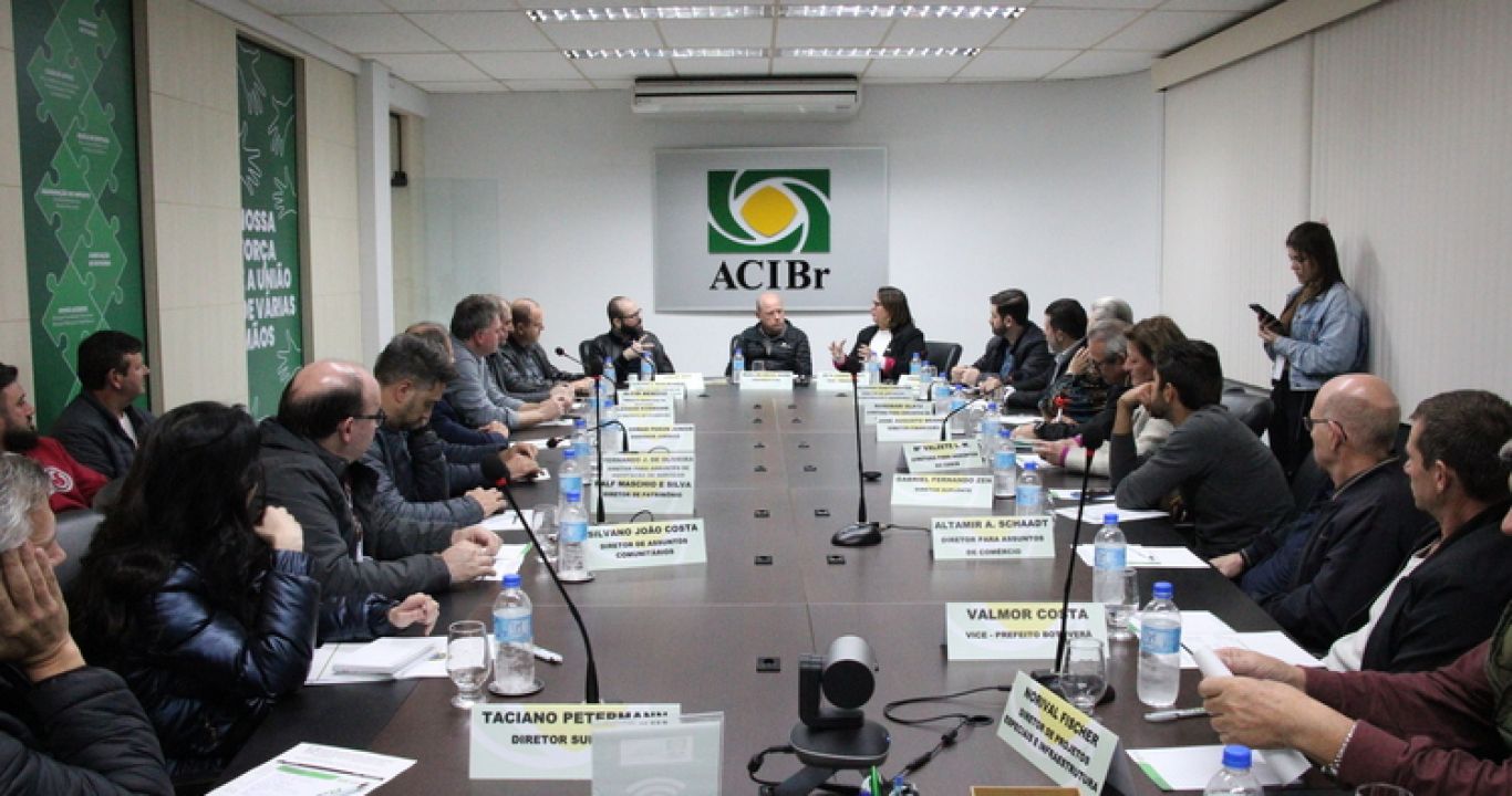 Reunião em Brusque sobre a Barragem de Botuverá com o senador Jorge Seif.